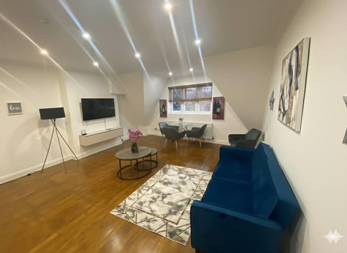 Living room 4, Blue Serenity Boutique Apartment, London