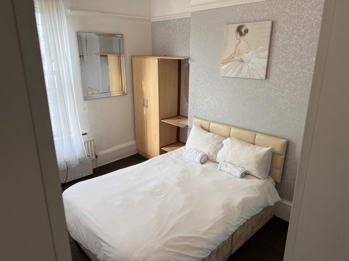 Bedroom 2, Ocean Road Rooms, South Tyneside
