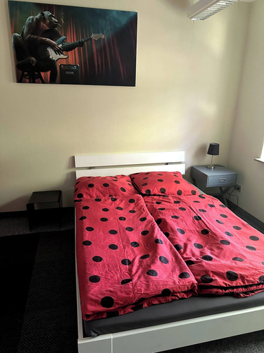 Room 2, Large Accommodation for up to 18 People Near Halle & Leipzig With Pool Table, Saalekreis