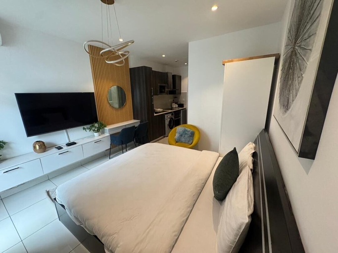 Room 5, Red Apple Haven, Accra
