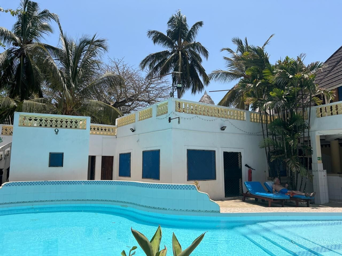 Pool 5, Luxurious 3-bedroom Holiday House With Pool Access in Diani Beach, Msambweni