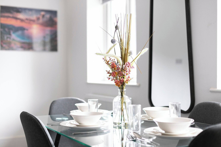 Others 5, Skyvillion -vineyard Court- Enfield 1-bed Wgarden, London