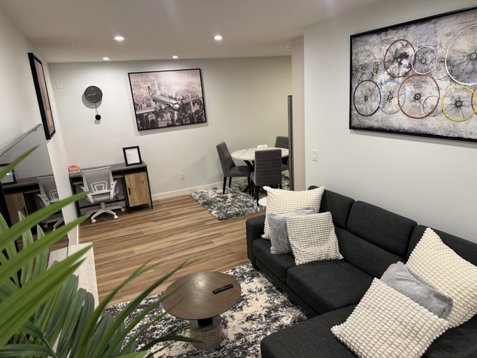 Living room 5, Fivestar Inspired Private Suite- Downtown Access, Division No. 6