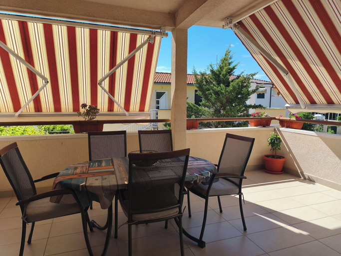 Outdoor dining 4, Apartment Zoran Seaview, Šibenik