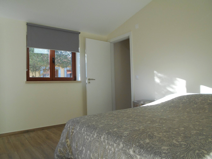 Others 3, Cottage With 2 Bedrooms With Both En-suite Bathrooms in a Seaside Village, Caldas da Rainha