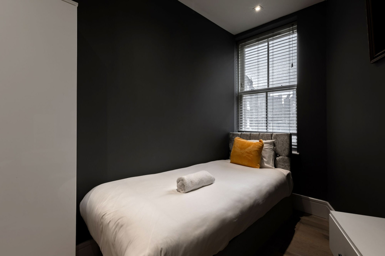 Room 5, Superb 2 Bedroom Apartments, London