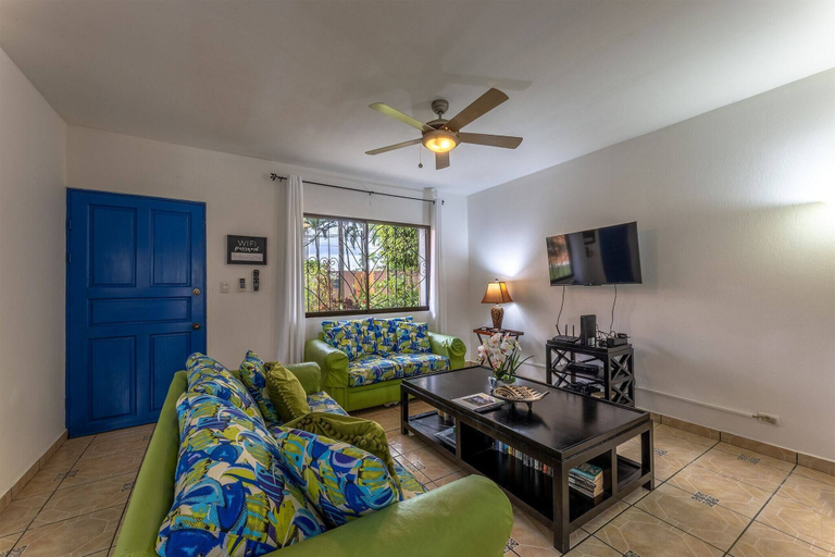 Living room 2, Sunset Villa, Comfortable House Steps From the Beach, Parrita