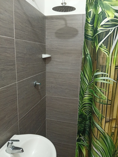 Bathroom 3, La Perla del Caribe, Manaure