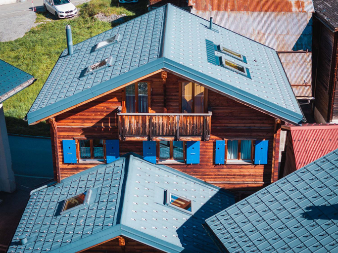 Exterior & Views