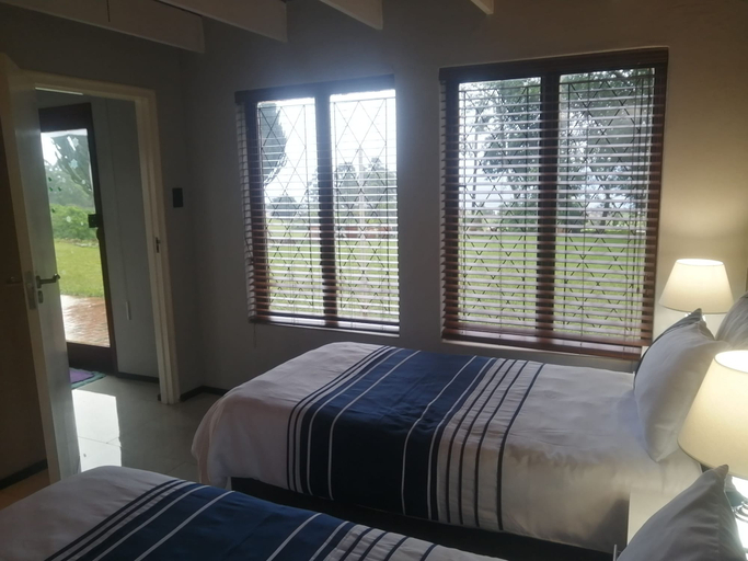 Bedroom 2, Crest Farm - Self-catering 2-bedroom, Wi-fi, Views, Swiming Pool, eThekwini