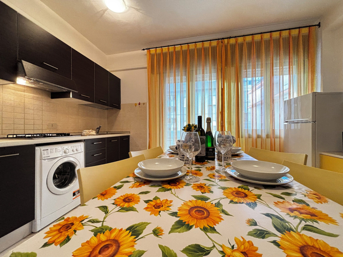 Dining 2, Comfortable Flat in Bibione - Beahost, Rovigo