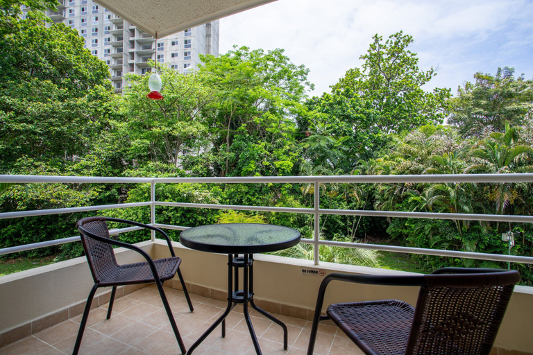 Outdoor dining 5, Luxury 3-bedroom Condo in Paradise, Garabito