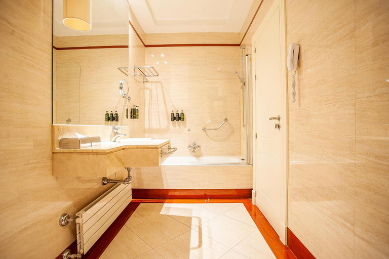 Bathroom 4, Hotel Valladolid Recoletos, Valladolid