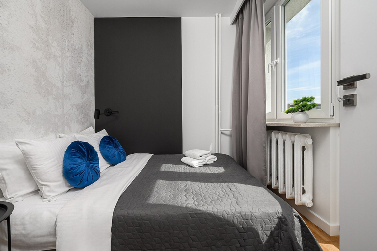Room 5, Lumina Apart with Balcony near Station, Warsaw