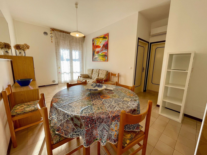 Dining room 3, Two-room Apartment Near the sea, Venezia
