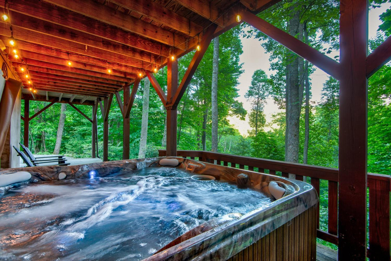 Sport & Beauty, Carolina Charm - Hot Tub - Pool Table - Fire Pit-, Watauga