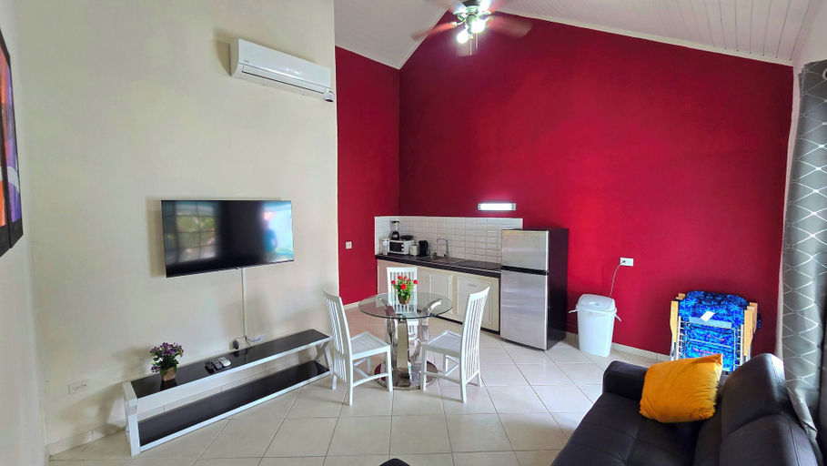 Living room 4, Adorable 1-bedroom Apartment 3 km From Eagle Beach