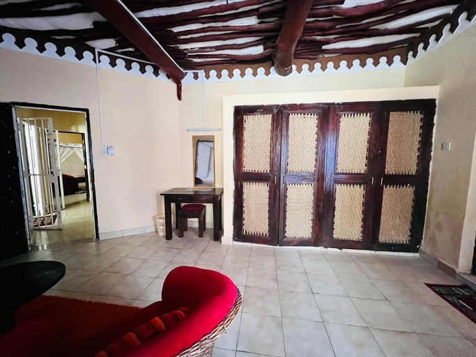 Living room, Luxurious 3-bedroom Holiday House With Pool Access in Diani Beach, Msambweni