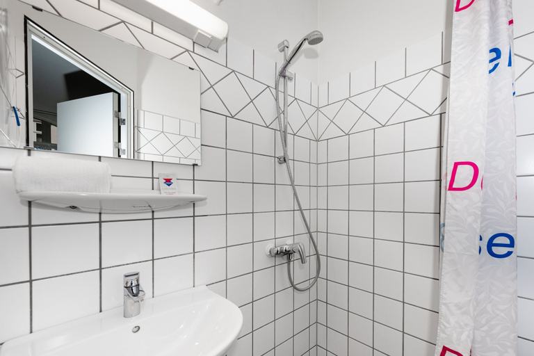 Bathroom 4, CABINN Esbjerg Hotel, Esbjerg