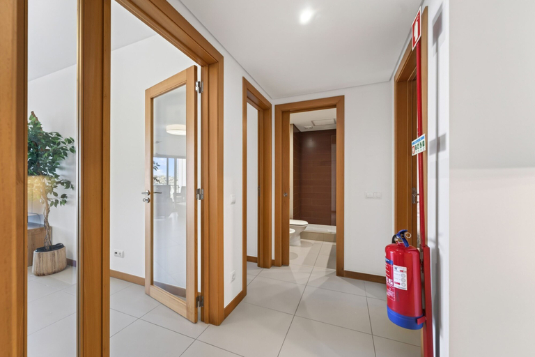 Room 3, Marina Village Retreat Pool Garage Prime lo, Lagos