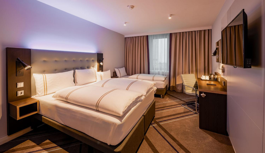 Bedroom 3, Premier Inn Braunschweig City Centre, Braunschweig