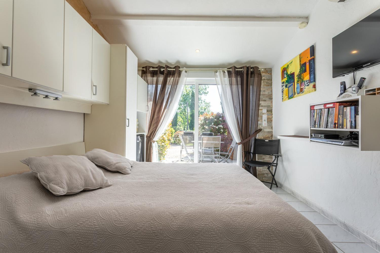 Bedroom 2, Villa Chrisama, Var