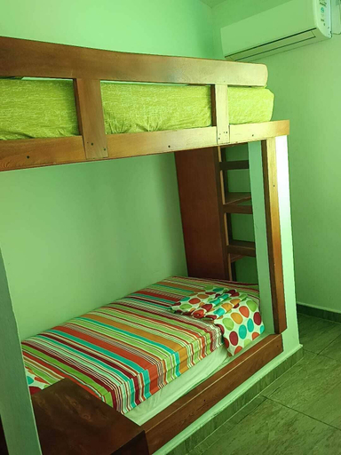 Room 4, Charming 3-bedroom Apartment in Santiago de Tolú, Colombia, Tolú