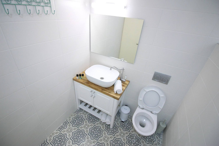 Bathroom 3, Luxurious Apartment in Jerusalem - Katamon