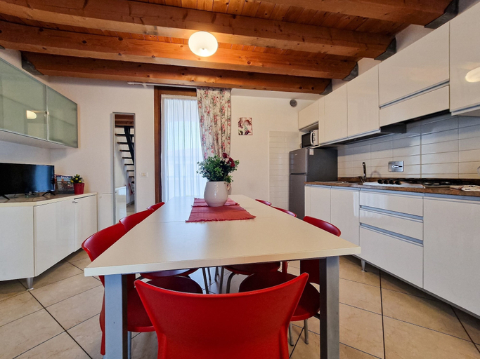 Interior 4, Bright Duplex With Swimming Pool and Terraces, Venezia