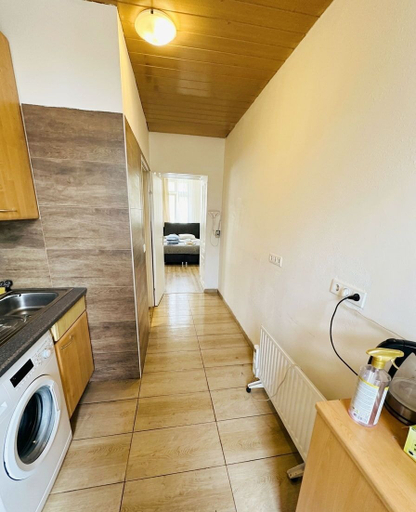 Private kitchen 5, Cozy Studio Apartment Near FAC Platz, Wien