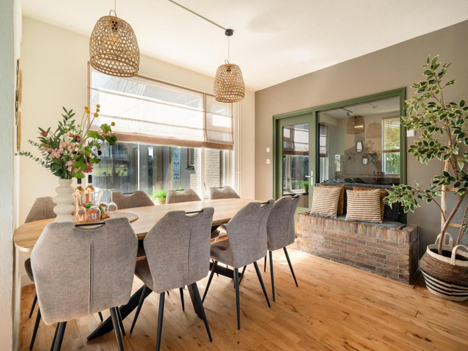 Food & Drinks 4, Spacious Villa with garden, Zijpe