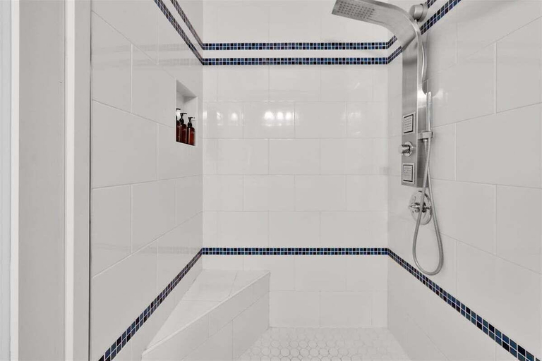 Bathroom 5, The Marlon Blando Blends Modern Comfort With a Laid-back Atmosphere, Riverside
