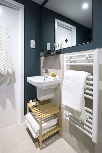 Bathroom 4, Sky Duplex-balcony-roof Terrace-parking, Manchester