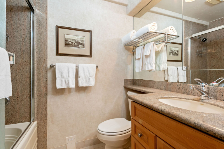 Bathroom 3, Christiania Condominiums - Residence Collection, Eagle