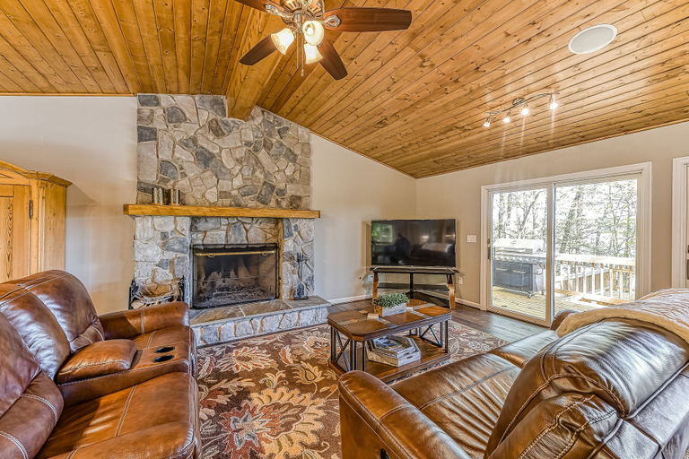 Living area 3, Secluded Lakefront Gem W/ Free Wifi, Two-level Deck, Private Dock & Great Views, Louisa