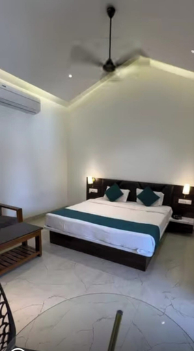 Room 5, Coastal Stay, Raigarh