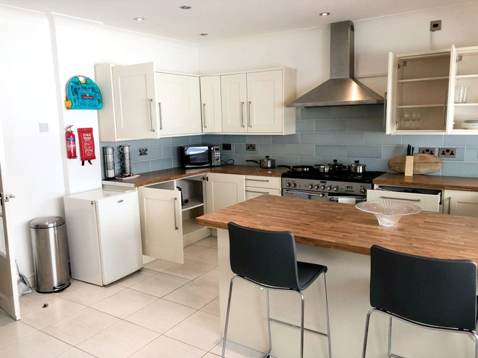 Others 4, 3-bed Semi-detached House, Wifi, Parking, Outdoor Space, Bedfordshire