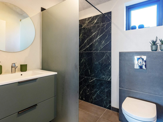 Bathroom 4, 5 star holiday home in Jerup, Frederikshavn