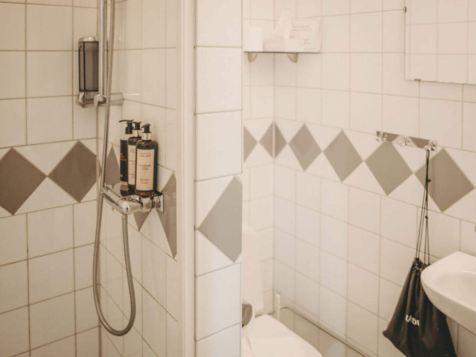 Bathroom, Lovely room with a free breakfast, Göteborg