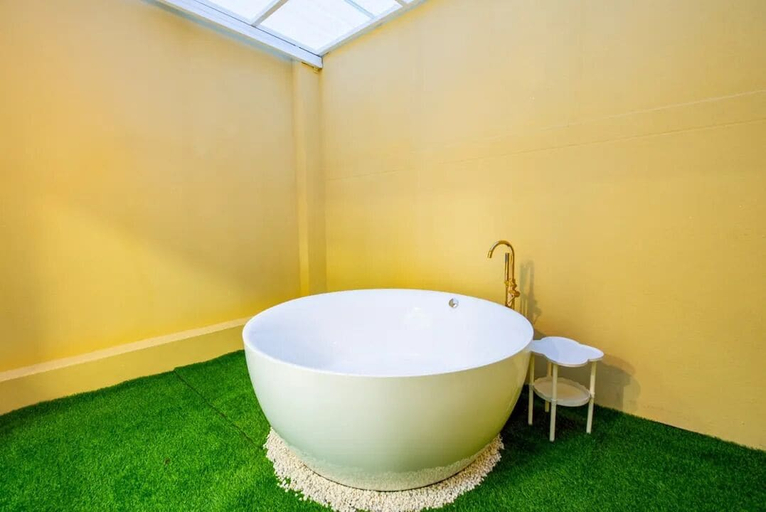 Bathroom 2, British Hill Resort, Sattahip