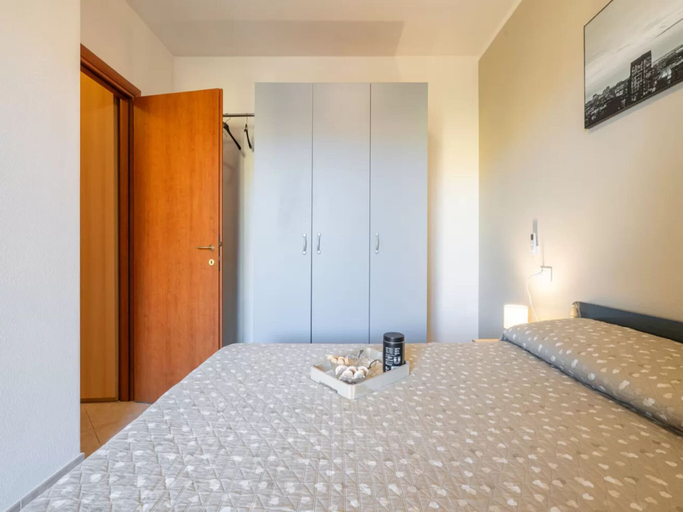 Room 5, Comfortable Accommodation With Patio, Sassari