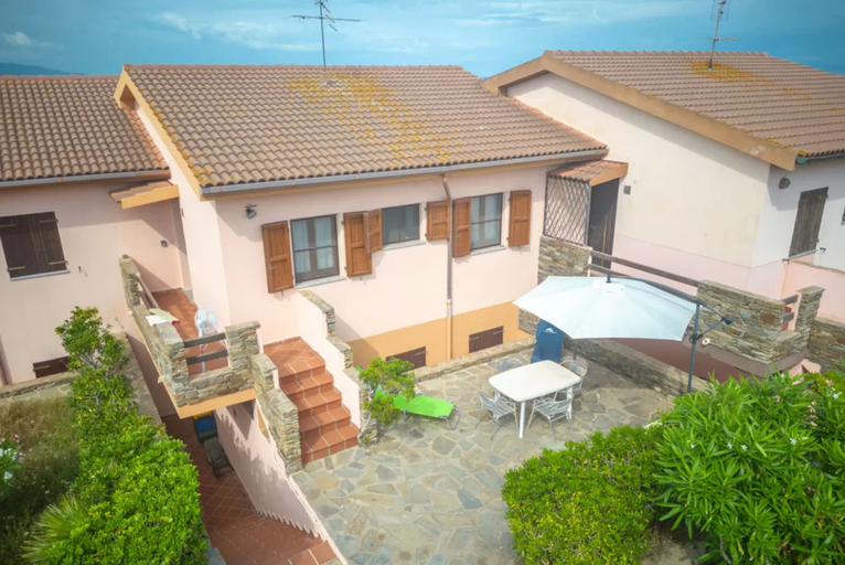 Outdoor dining 2, Comfort and Privacy for Four Guests, Sassari