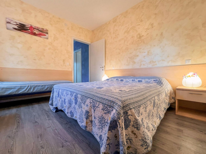 Room 5, Beachside Apartment With Terrace, Venezia