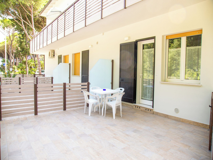 Outdoor dining, Charming Accommodation With a Lovely Patio, Venezia
