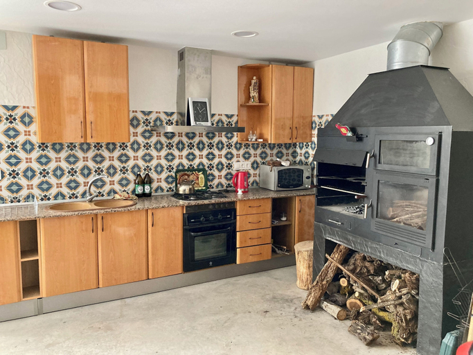 Interior 2, Rural Getaway Ideal for Outdoor Activities With Jacuzzi, Cuenca