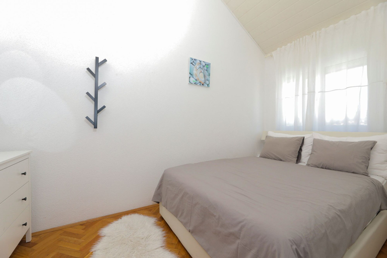 Bedroom 3, Apartments Tija, Okrug