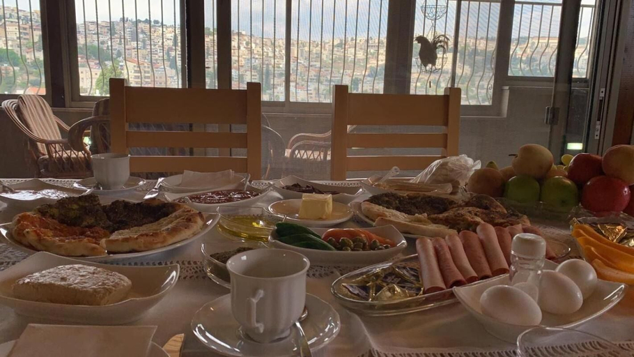 Food & Drinks 4, Cozy Wood Apartment With Great View to Nazareth