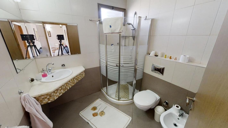 Bathroom 3, Cozy Wood Apartment With Great View to Nazareth