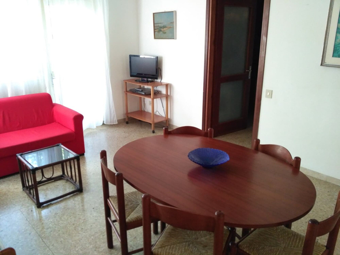 Living room 2, Spacious Central Flat Perfect for Groups!, Udine
