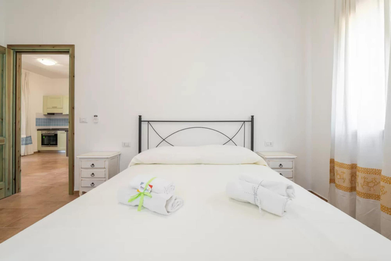Room 4, Sardinian Flat Close to Stunning Beaches, Nuoro